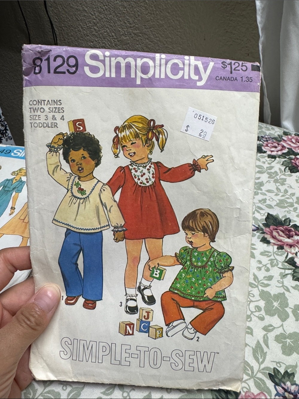 Simplicity Sewing Patterns Bundle - Picture 3 of 4